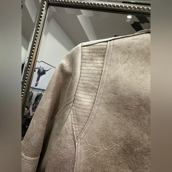 Stylish Cream Leather Bomber Jacket - Picture 9 of 16